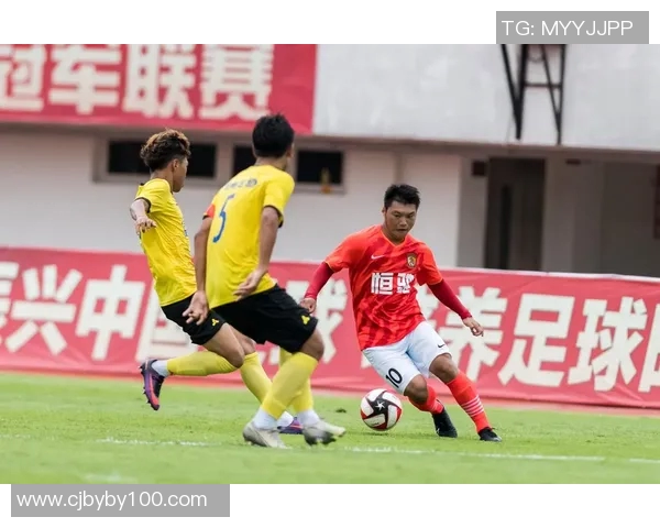 足球星钻耀世登场，掀起全球竞技风潮，打造属于你的冠军梦想